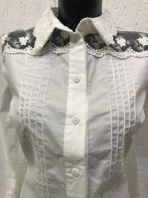 Женская белая блуза с узором