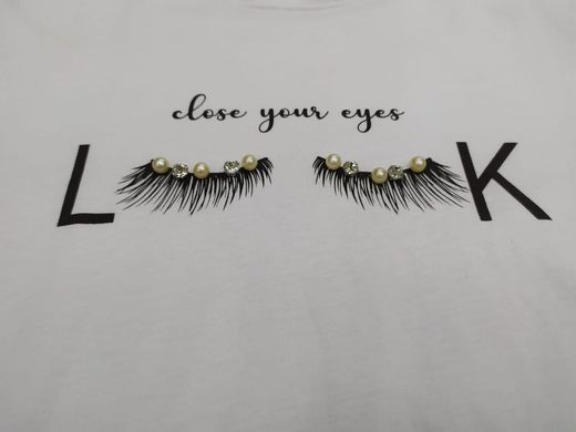 Женская футболка белая с глазками