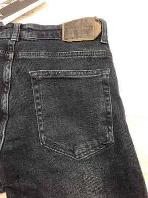 Темно-синие  мужские джинсы с легкой рванкой-20584K139